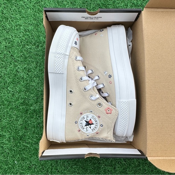 Converse Chuck Taylor All Star Lift Hi Light Dune / White /  Petite Petals - Picture 7 of 14